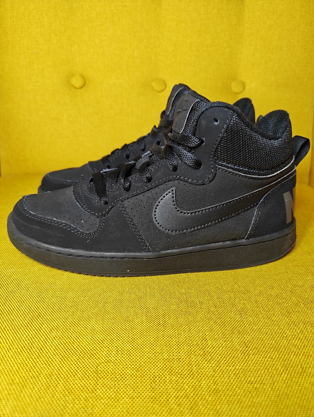 Nike Court Borough Mid Triple Black Retro Leather Sneaker Big Kid Shoe Size 5.5Y